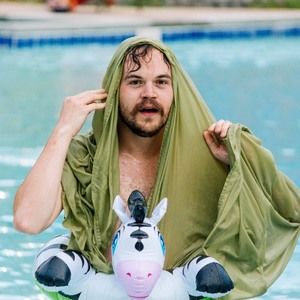 Meet your Posher, Avery